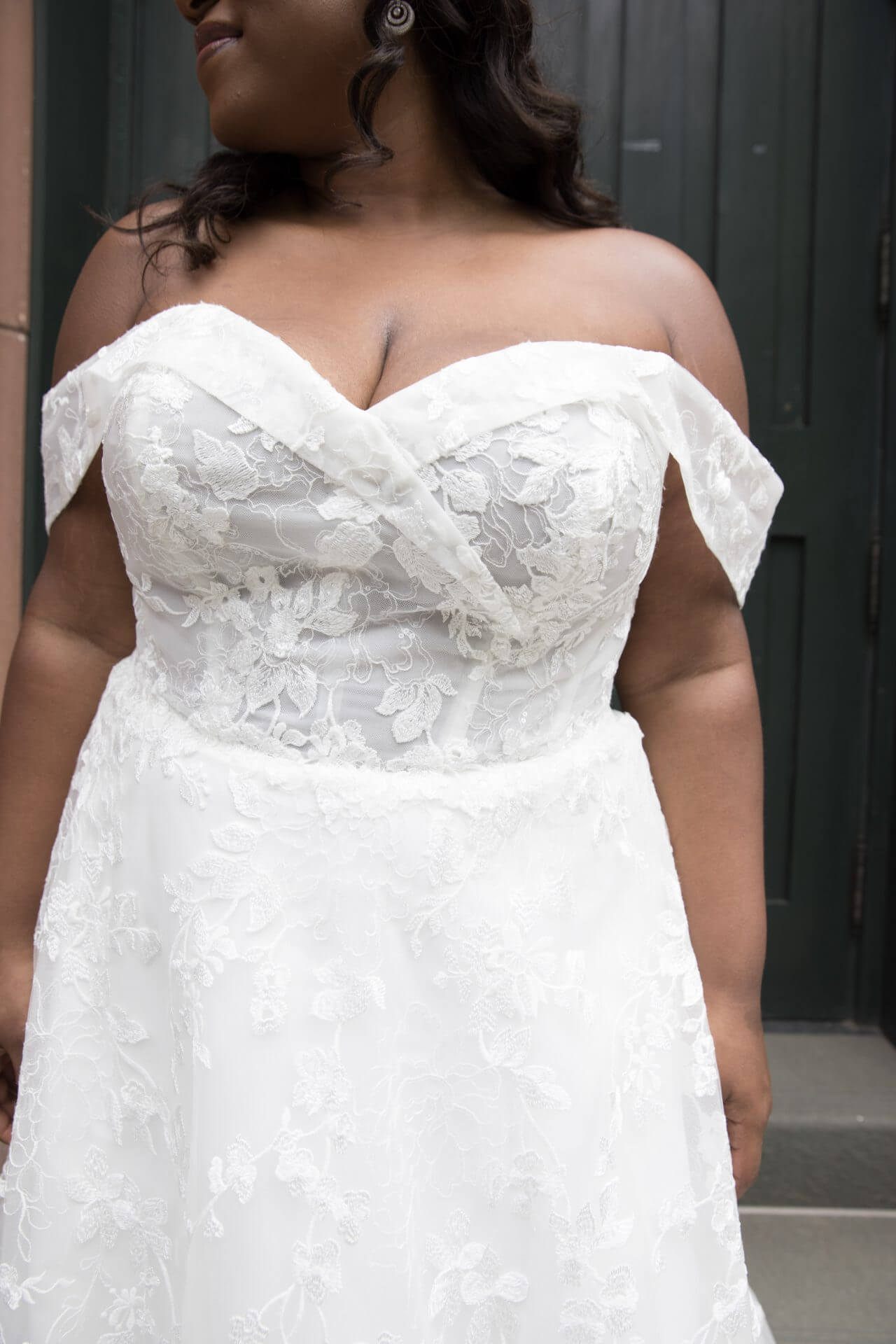 Toronto Sun on X: Plus-size model gets 36G breasts reduced to fit into  wedding gown   / X